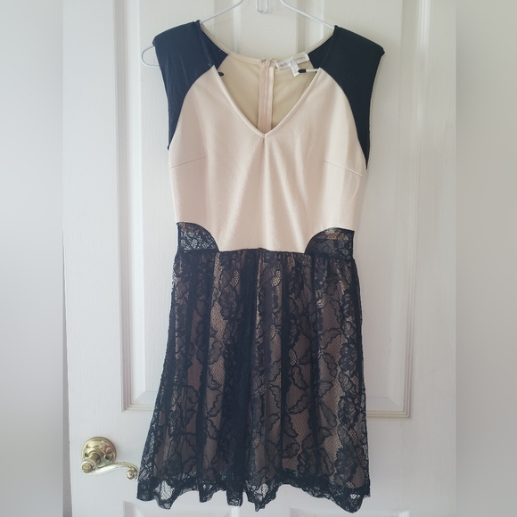 NWOT Cream and black dress - Picture 3 of 6